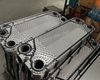 Intercambiador de calor de chapa de cobre brasado industrial com material de junta de NBR e área de transferência de calor de 10-1000m2